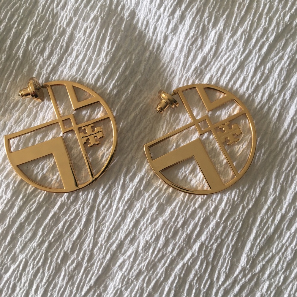 Gold medium earrings